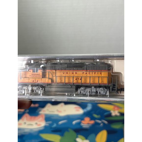 Life-Like 7250 EMD GP-20 Union Pacific Loco #474 - Picture 4 of 11